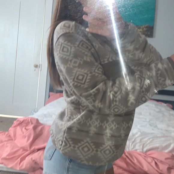 Cream/tan pullover - Picture 3 of 4